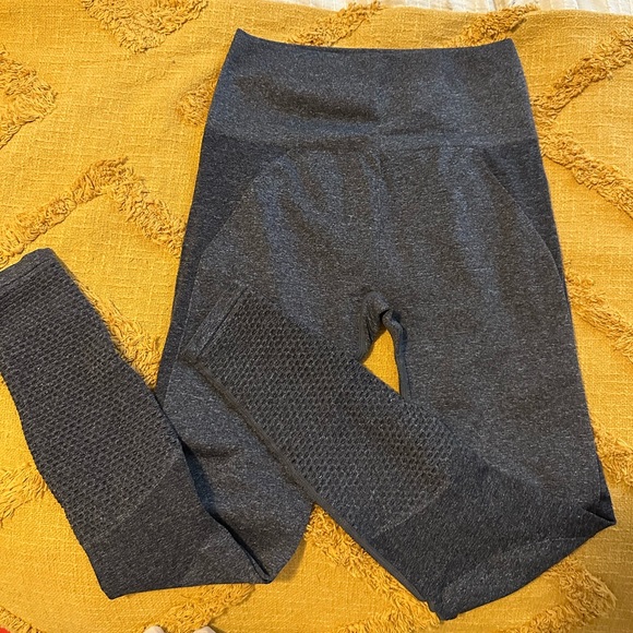 Fabletics leggings - Picture 2 of 2